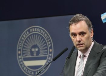 Gobierno cuestionó el paro de colectivos: ” Es calamitoso que sigan amenazando a las personas”