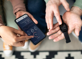 Google actualiza Fitbit con Inteligencia Artificial: cómo funciona el chatbot