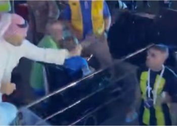 Insólito: hincha del equipo de Marcelo Gallardo le pegó latigazos a un jugador de su equipo