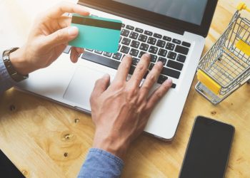 La confianza de los consumidores mejoró y alcanzó su nivel más alto en casi 10 años