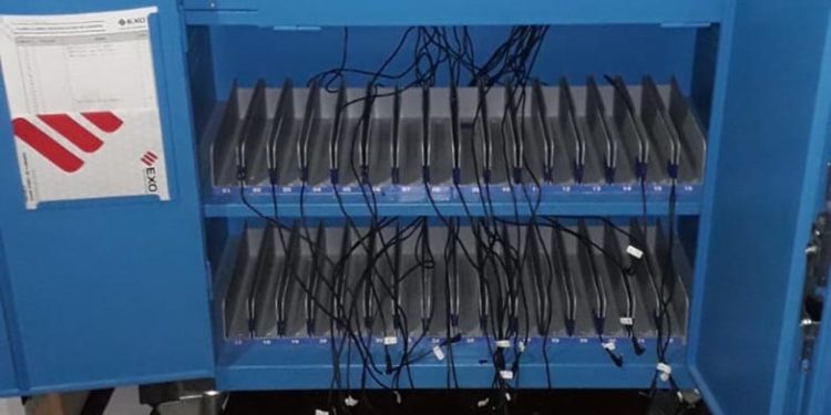 Los robos no paran: asaltaron una escuela de Palermo, se llevaron 200 notebooks y vandalizaron el edificio