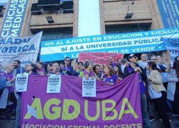 Multitudinario banderazo en defensa de la Ciencia y la universidad pública