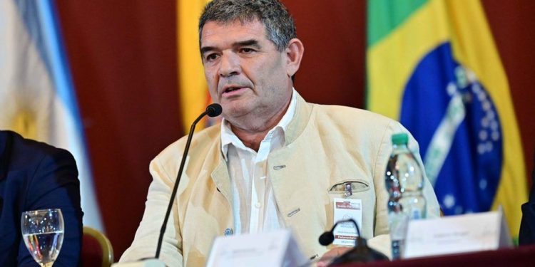 Removieron a Alfredo Olmedo de la presidencia del Parlasur