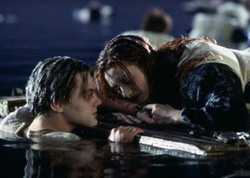 Subasta millonaria por la famosa puerta de madera de Titanic: cuánto pagó su comprador