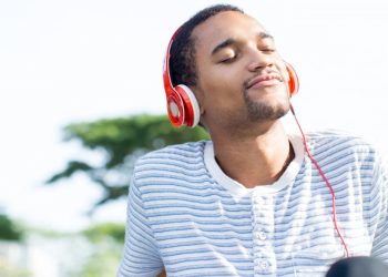 Suno AI, la app que hace canciones con inteligencia artificial: cómo usarla