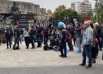 Banderas rojas, banderas negras: crónica de un 1° de Mayo anarquista en los tiempos de Milei