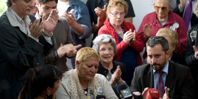 Condenaron a cinco expolicías y absolvieron a dos civiles por la apropiación de la nieta 107