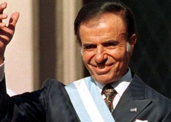 El busto de Carlos Menem llega a Casa Rosada en una fecha emblemática