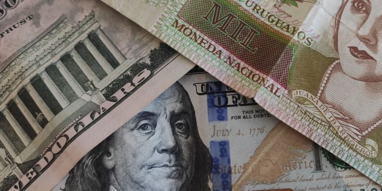 El dólar subió 0,15% en el mercado cambiario local