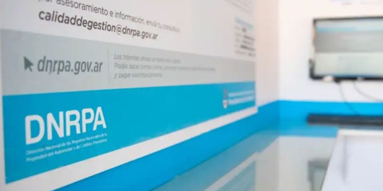 El Gobierno «cerrará» el 40% de los Registros del Automotor y eliminará la «cédula azul»