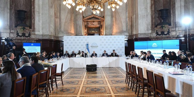 El Gobierno logró dictamen para tratar la Ley Bases en el Senado