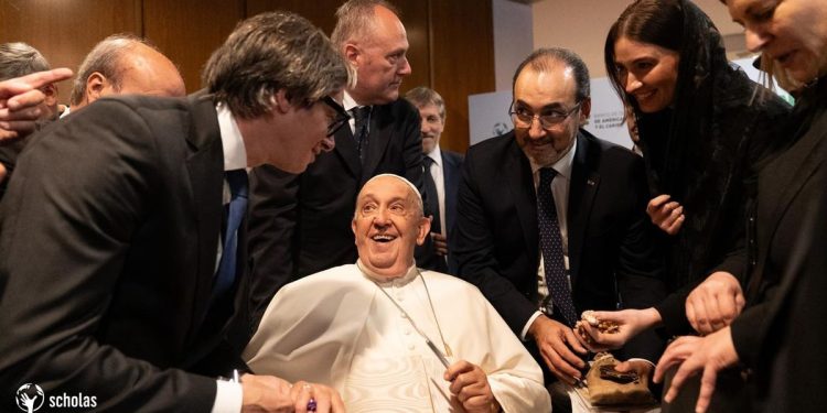 El papa Francisco participó del cierre del Encuentro Internacional del Sentido y lanzó la Universidad del Sentido