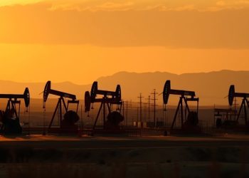 El petróleo operó estable ante la cautela de los inversores por las tasas de la Fed