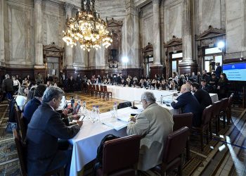 En el Senado, el Gobierno vuelve a empujar la Ley Bases y el paquete fiscal