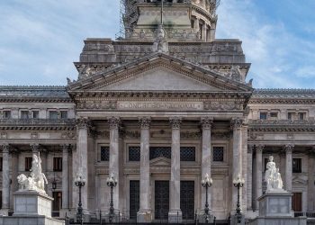 En medio de cruces, el Senado inició el tratamiento de la ley de Bases y el paquete fiscal