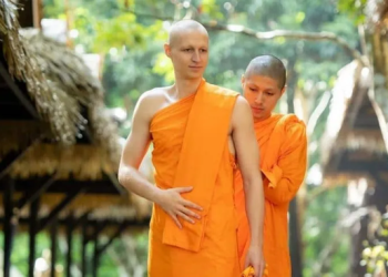 Era una estrella del fútbol italiano, pero dejó el fútbol a los 22 años y se convirtió en monje budista