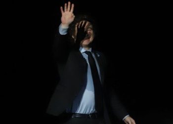 Javier Milei y Luis Caputo, de viaje; Nicolás Posse, afuera: una semana en piloto automático