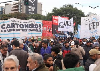 La CGT marcha con reclamos al Gobierno y ratificó el paro general del 9 de mayo