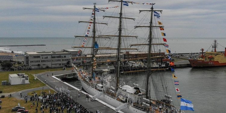 La Fragata Libertad posterga su salida de 2024 por recortes en el presupuesto de Defensa