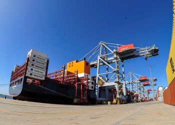 Lacalle Pou llamó a “sostener la inversión portuaria más grande de la historia” contra la demanda de Montecon