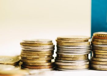 Los agentes económicos corrigieron al alza sus expectativas de inflación y a la baja al dólar