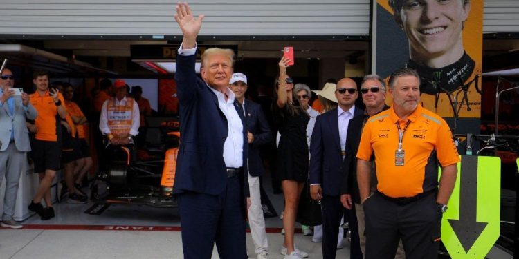 McLaren salió a explicar la presencia de Donald Trump en su box