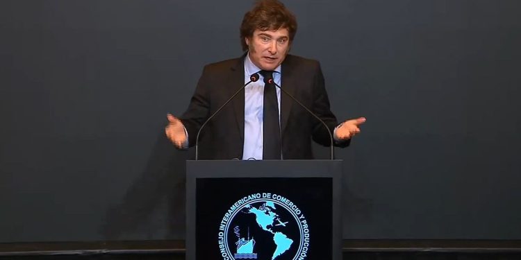 Milei afirmó que está «cada vez más cerca de abrir el cepo cambiario»