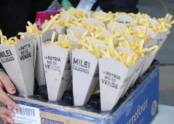 «Papafritazo» en Córdoba como rechazo a la visita de Milei