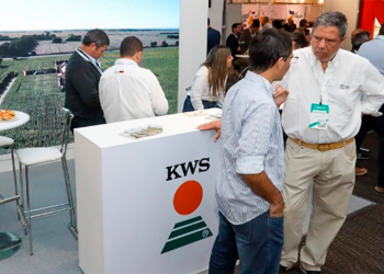 Reconocimiento al compromiso de los distribuidores en su Congreso