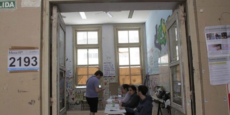 Redes, subjetividades y saturación: cómo se forma la opinión en estos tiempos libertarios