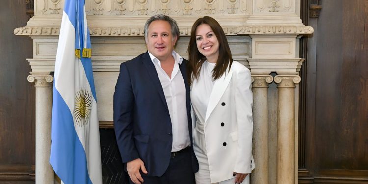 Sandra Pettovello busca chivo expiatorio por el reparto de alimentos y echó a Pablo de la Torre