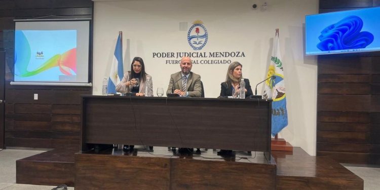 Se realizó el Seminario Internacional sobre Sistemas Adversariales