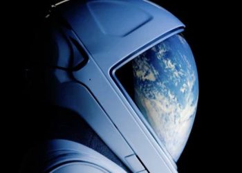 SpaceX presentó su nuevo traje para actividades extravehiculares