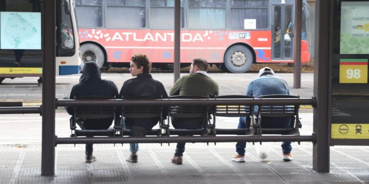 Transporte: cómo funcionan subtes, colectivos, trenes y aviones por las protestas de los gremios