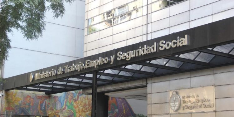 Tras la polémica, Gobierno nombró a funcionario del SECLO para habilitar pago de indemnizaciones