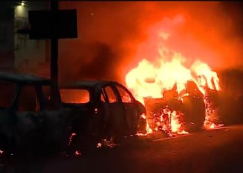 Tres de Febrero: mataron a un delivery en un asalto y sus compañeros prendieron fuego un patrullero