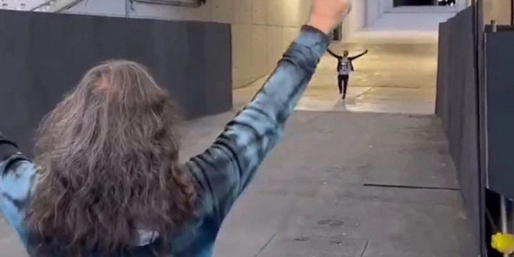 Video: el fan de La Renga que tuvo un emotivo y divertido momento con la banda al ingresar al estadio para ver el recital
