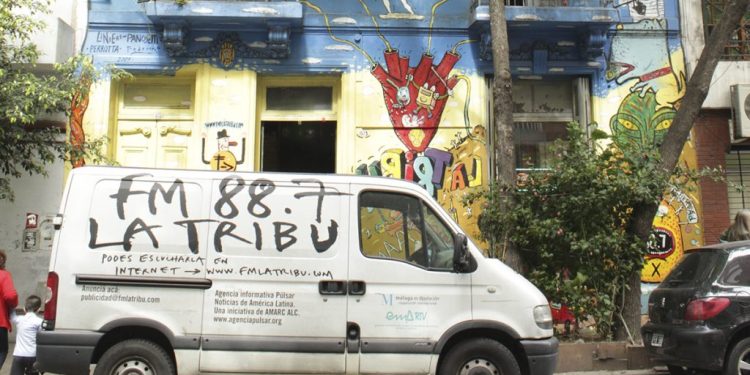 35 años viva: La Tribu y su festejo popular en la calle de Almagro