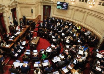 A pesar de la polémica, senadores cobrarán su sueldo con el nuevo aumento este lunes