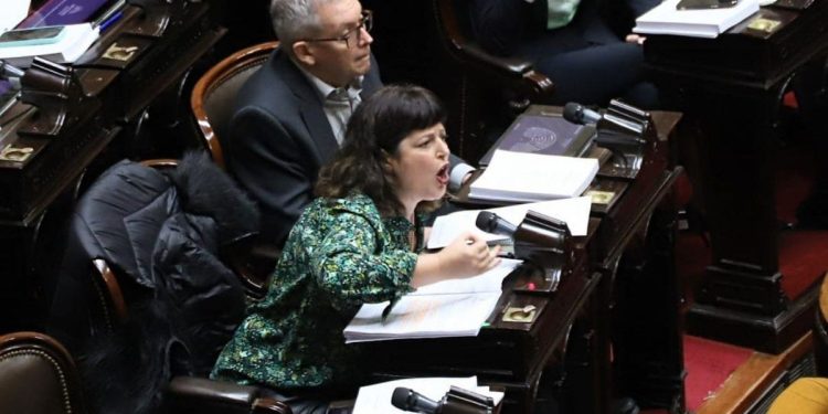 Carolina Gaillard calificó a Sandra Pettovello de “criminal” y advirtió sobre un posible juicio político