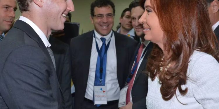 CFK atendió a Adorni: «Hay gente que habla porque el aire es gratis»
