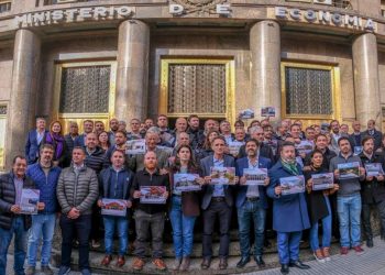 Con respaldo de los intendentes, Kicillof reclamó a Milei $ 5,8 billones adeudados