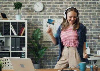 Cuáles son las 5 canciones más alegres de la historia, según ChatGPT