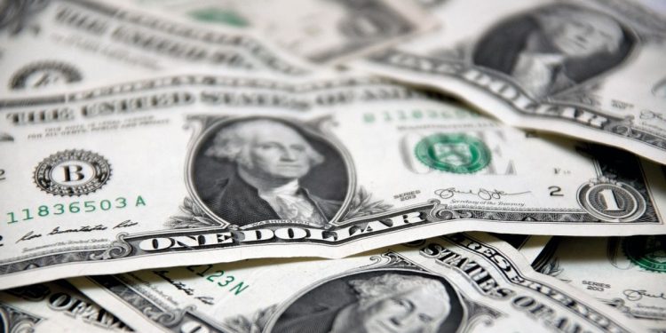 El dólar rebotó y quedó cerca de superar su valor máximo en casi 2 meses