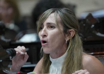 El oficialismo presentó un proyecto de ley para que se publiquen todos los sueldos de funcionarios estatales