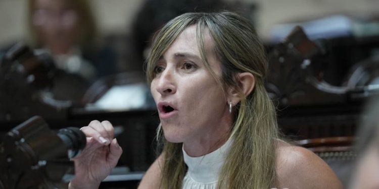 El oficialismo presentó un proyecto de ley para que se publiquen todos los sueldos de funcionarios estatales