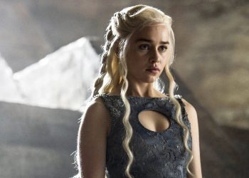 Emilia Clarke reveló que temió ser despedida de “Game of Thrones” tras sufrir dos aneurismas cerebrales