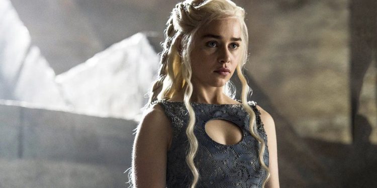 Emilia Clarke reveló que temió ser despedida de “Game of Thrones” tras sufrir dos aneurismas cerebrales