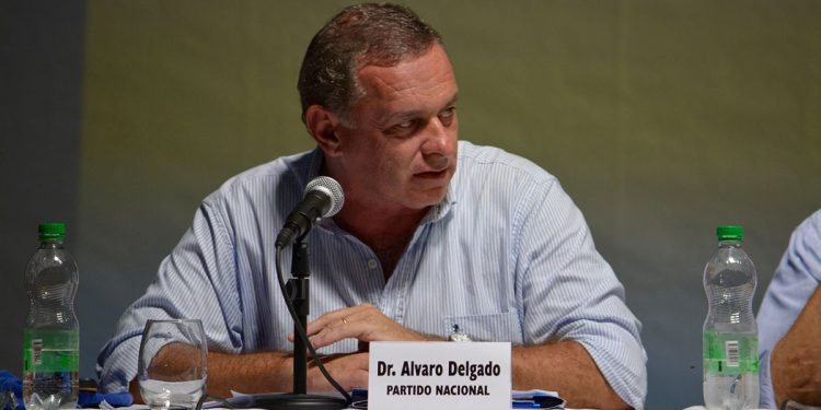 Escándalo de Astesiano: Delgado habla de “operación política” y el Frente Amplio define su postura el lunes