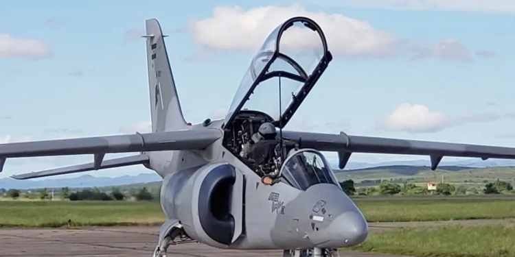 Impulsan acuerdo público-privado para desarrollar programa exportador del avión Pampa